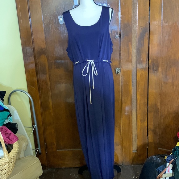 NWOT—BEAUTIFUL SLEEVELESS DRESS SIZE XL - Picture 1 of 4